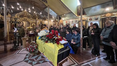 На Сумщині поховали захисників Олексія Мочалова та Дмитра Базилева На Сумщині поховали захисників Олексія Мочалова та Дмитра Базилева
