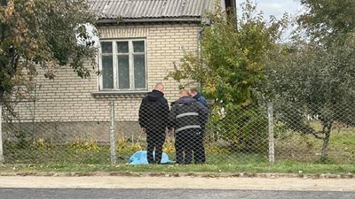 На Волині мерседес на швидкості виїхав на узбіччя та збив жінку: водій загинув На Волині мерседес на швидкості виїхав на узбіччя та збив жінку: водій загинув