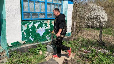На Тернопільщині волонтери відновлюють покинуті хати На Тернопільщині волонтери відновлюють покинуті хати