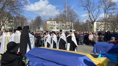 У Полтаві прощаються із військовими Вадимом Смородським та Назарієм Дібровою У Полтаві прощаються із військовими Вадимом Смородським та Назарієм Дібровою