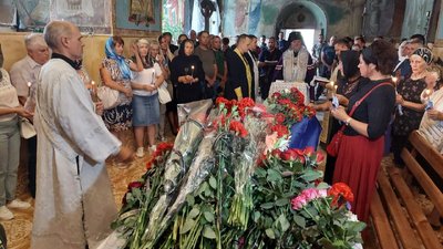 У Сумах попрощалися з Володимиром Захарченком, який загинув на Донеччині У Сумах попрощалися з Володимиром Захарченком, який загинув на Донеччині