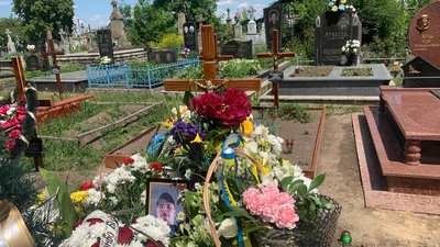 На Тернопільщині попрощалися з бійцем Святославом Струсом На Тернопільщині попрощалися з бійцем Святославом Струсом