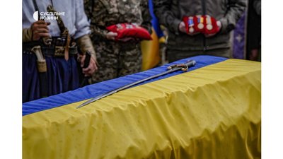 У Києві попрощалися з загиблим на війні командиром батальйону "Карпатська Січ" Олегом Куцином У Києві попрощалися з загиблим на війні командиром батальйону "Карпатська Січ" Олегом Куцином