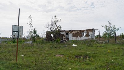Знайти всіх своїх: з Дементіївки на Харківщині забирають тіла полеглих українських воїнів Знайти всіх своїх: з Дементіївки на Харківщині забирають тіла полеглих українських воїнів
