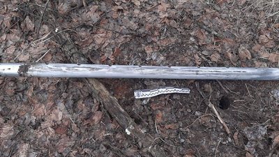 В лісі на Лебединщині знайшли частину боєприпасу від "Граду" В лісі на Лебединщині знайшли частину боєприпасу від "Граду"