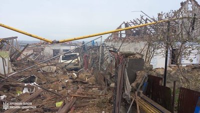Вибухівки з дронів та обстріли підприємств: війська РФ атакують Бериславський район Вибухівки з дронів та обстріли підприємств: війська РФ атакують Бериславський район