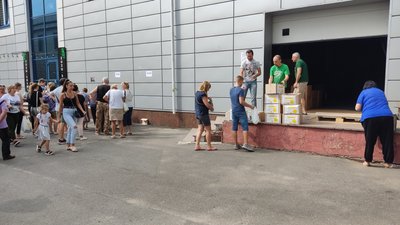 У Полтавській громаді видали більше 40 тисяч продуктових наборів: що у них У Полтавській громаді видали більше 40 тисяч продуктових наборів: що у них
