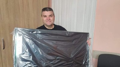 Волонтери Тернопільщини передають військовим позашляховик