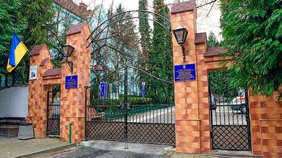 У Львові госпіталізували 13 дітей та дорослого із симптомами кишкової інфекції