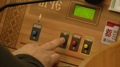 Франківська міськрада звернулася до уряду дозволити депутаткам виїздити за кордон Франківська міськрада звернулася до уряду дозволити депутаткам виїздити за кордон