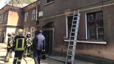 В Одесі горів житловий будинок, травмованих немає