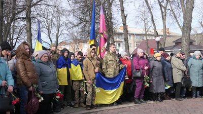 Археолог, історик, виконавець пісень. У Глухові попрощалися з воїном Юрієм Коваленком Археолог, історик, виконавець пісень. У Глухові попрощалися з воїном Юрієм Коваленком