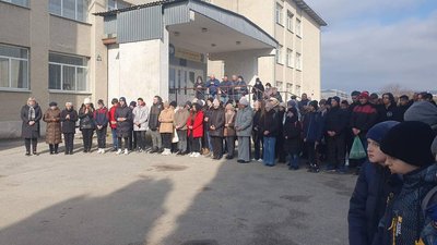 Погодився служити без вагань: на Тернопільщині встановили меморіальну дошку військовому медику Погодився служити без вагань: на Тернопільщині встановили меморіальну дошку військовому медику