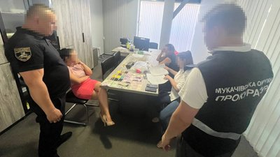 Підозрювана в хабарництві за сприяння в отриманні посвідчення водія
