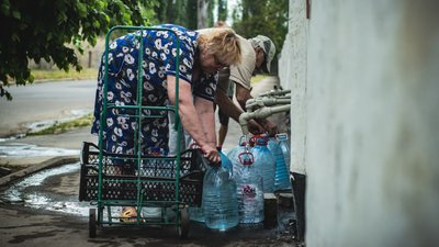 Не технічна, а питна. "Миколаївелектротранс" розвозитиме містом очищену воду Не технічна, а питна. "Миколаївелектротранс" розвозитиме містом очищену воду