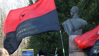 Пам'ятник Роману Шухевичу (Тарасу Чупринці)