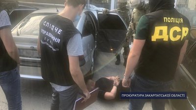 На вимаганні неіснуючого боргу затримали чоловіка в Ужгороді На вимаганні неіснуючого боргу затримали чоловіка в Ужгороді