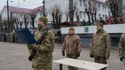 У військовій частині в Чернігові 144 новобранці склали присягу У військовій частині в Чернігові 144 новобранці склали присягу