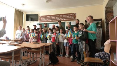 Вдячні за дитинство. На Франківщині військові зустрілися з учнями Лисецького ліцею Вдячні за дитинство. На Франківщині військові зустрілися з учнями Лисецького ліцею