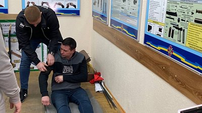"Якщо щось трапиться, хотілося б бути корисним". В Одесі відкрили курси бойової підготовки
