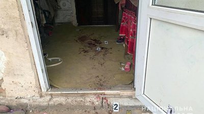 На Хмельниччині чоловік поранив ножем двох жінок. Підозрюваного затримали