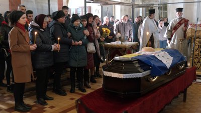 У Луцьку попрощалися з загиблим на Харківщині командиром роти Валерієм Павлюком У Луцьку попрощалися з загиблим на Харківщині командиром роти Валерієм Павлюком