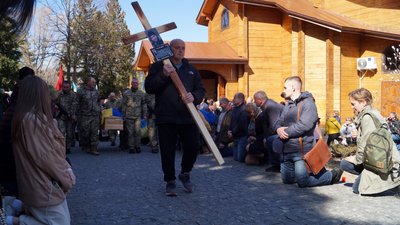 На Львівщині поховали загиблого на Донбасі 24-річного бійця-луганчанина На Львівщині поховали загиблого на Донбасі 24-річного бійця-луганчанина