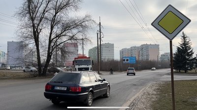На межі Щербанівської ТГ та Полтави на перехресті відсутній світлофор: на що нарікають місцеві На межі Щербанівської ТГ та Полтави на перехресті відсутній світлофор: на що нарікають місцеві