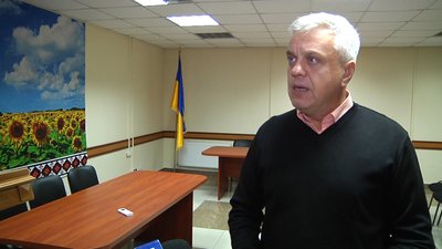 На Житомирщині пів сотні людей протестували проти призупинення діяльності Некрашівської гімназії На Житомирщині пів сотні людей протестували проти призупинення діяльності Некрашівської гімназії