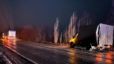 Вантажівка зіткнулася з мікроавтобусом