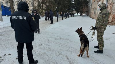 Справа Ан-26: у суді Чугуєва посилили безпеку Справа Ан-26: у суді Чугуєва посилили безпеку