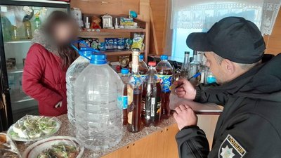 Продавали сурогатного алкоголю. Підозрюють двох мешканців Миколаєва