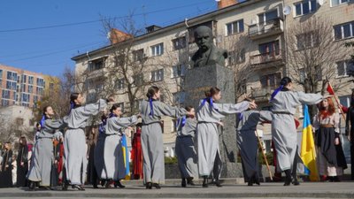 У Житомирі вшанували пам’ять українського поета Тараса Шевченка У Житомирі вшанували пам’ять українського поета Тараса Шевченка