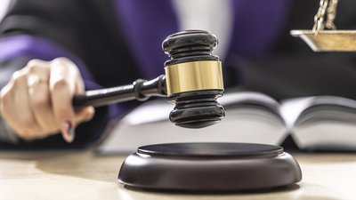 Суд у Чернігові: двох чоловіків засудили за вбивство жінки та розбійний напад