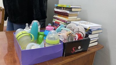 У Полтаві відновив роботу благодійний проєкт для переселенців "Тепла кофта"