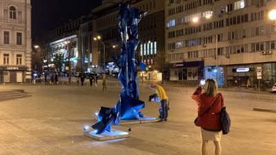 У центрі Києва відкрили скульптурну інсталяцію "Непередбачувані обставини" У центрі Києва відкрили скульптурну інсталяцію "Непередбачувані обставини"