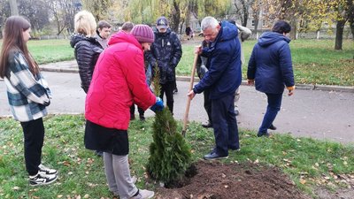 У полтавській школі створили Алею Слави У полтавській школі створили Алею Слави