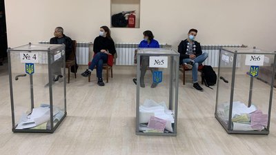 На Франківщині члени ДВК намагалися вигнати з дільниці спостерігачів