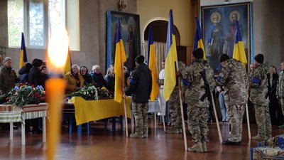 Поховання загиблого військового Сергія Параскуна