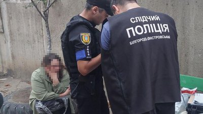 Йшла додому з кілограмом амфетаміну: на Одещині втретє затримали жінку, яку підозрюють в продажі наркотиків
