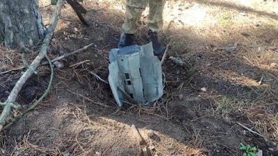 Поліцейські та вибухотехніки розміновують територію деокупованої Заградівки на Херсонщині під постійними обстрілами Поліцейські та вибухотехніки розміновують територію деокупованої Заградівки на Херсонщині під постійними обстрілами