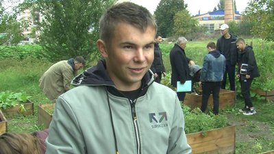 На міському городі у Луцьку висадили ягідні кущі На міському городі у Луцьку висадили ягідні кущі
