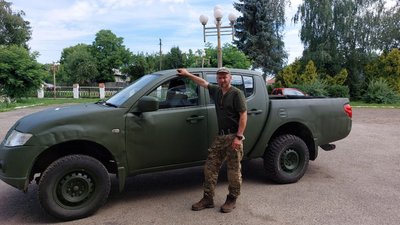 Жителі Тисменичан на Івано-Франківщині передали військовим три автомобілі Жителі Тисменичан на Івано-Франківщині передали військовим три автомобілі