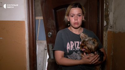 "Ходимо сюди, як на кладовище": мешканці зруйнованого будинку в Одесі показали понівечені квартири "Ходимо сюди, як на кладовище": мешканці зруйнованого будинку в Одесі показали понівечені квартири