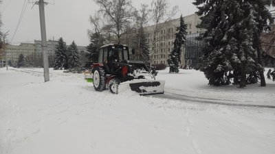 «Все місто стало»: Полтаву від снігу розчищали 42 машини