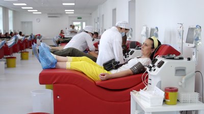 У Черкасах спецслужбовці здали кров для захисників України У Черкасах спецслужбовці здали кров для захисників України