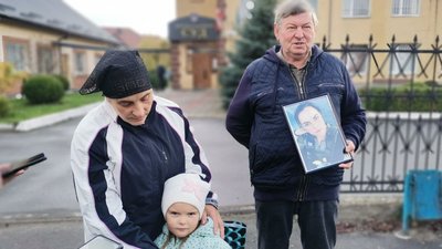 На Волині священний московського патріархату судиться з батьком загиблої медички На Волині священний московського патріархату судиться з батьком загиблої медички