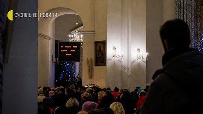 Різдвяна служба у Кафедральному соборі святого Олександра в Києві — фоторепортаж Різдвяна служба у Кафедральному соборі святого Олександра в Києві — фоторепортаж