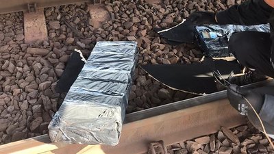 3430 пачок сигарет виявили у вантажному потягу, який їхав з України у Словаччину 3430 пачок сигарет виявили у вантажному потягу, який їхав з України у Словаччину
