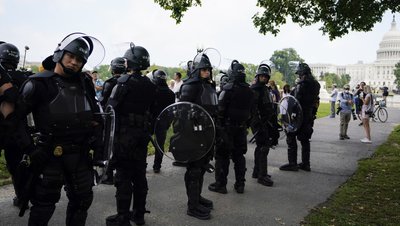 У Вашингтоні на мітинг щодо затриманих при штурмі Капітолію пройшло більше журналістів У Вашингтоні на мітинг щодо затриманих при штурмі Капітолію пройшло більше журналістів